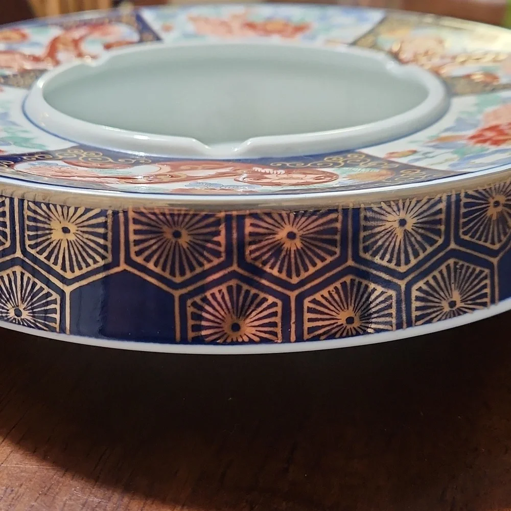 VINTAGE 1950S IMARI HAND PAINTED ASHTRAY. JAPAN. BLUE RED ORANGE FLOWERS.9×9 AND